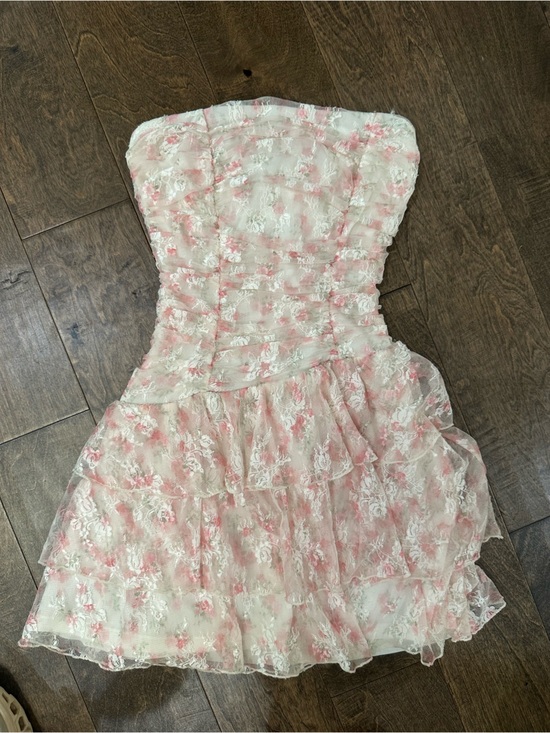 Lulus Dresses & Skirts - Lulu's Strapless Mini Dress in White and Pink Floral Lace